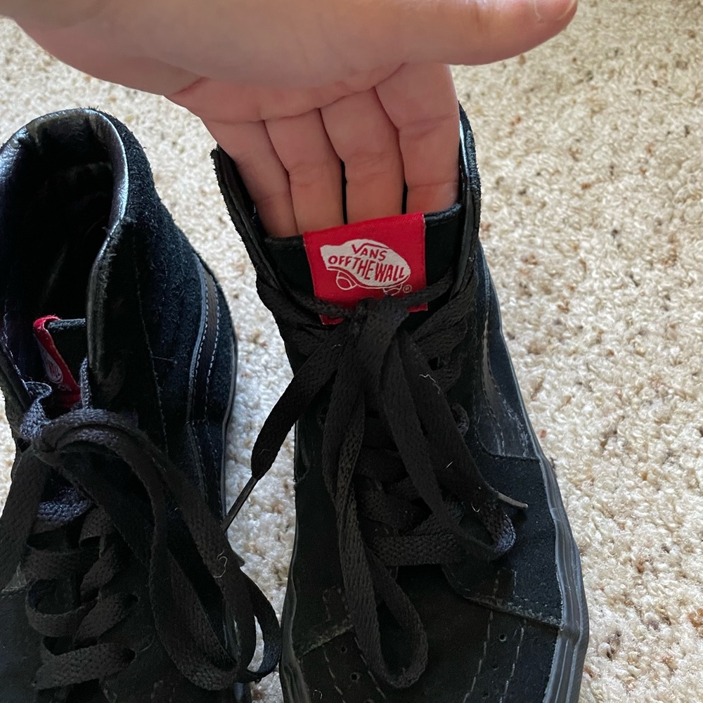 Hi top suede black vans